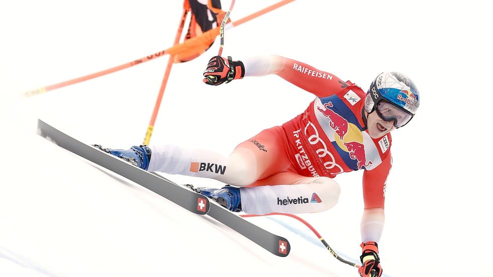 Auf der Abfahrt von Kitzbühel unterliegt der Schweizer Odermatt knapp de Italiener Franzoni und schafft es auf den zweiten Platz. Foto: dpa/Gabriele Facciotti