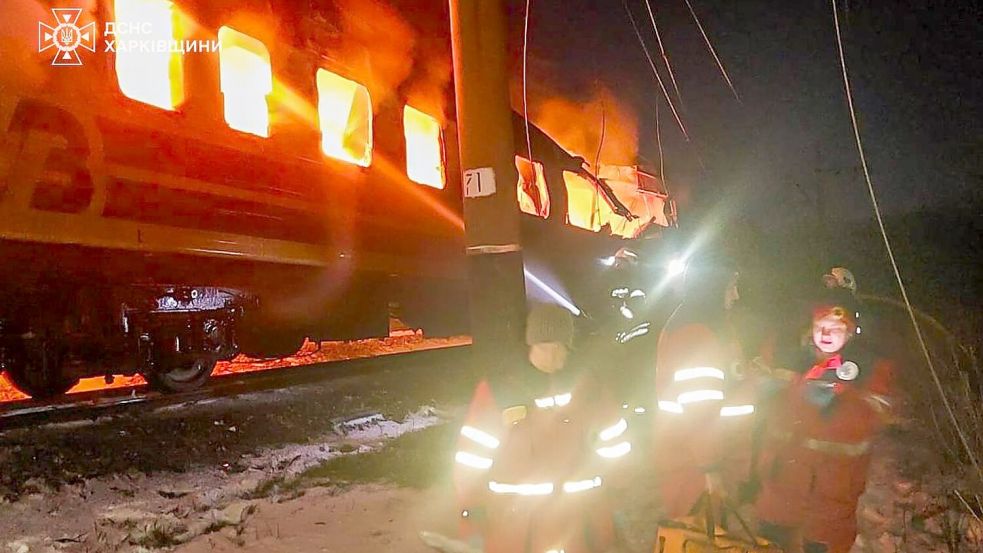 Russland schoss Drohnen auf einen Passagierzug. Foto: -/Ukrainian Emergency Service/dp