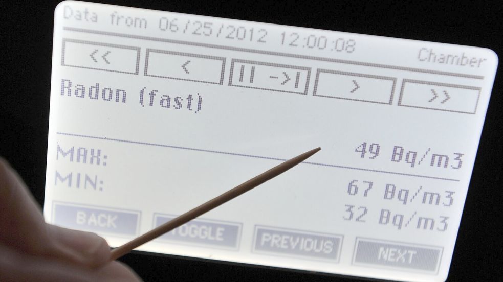 Die Weltgesundheitsorganisation (WHO) hat 100 Becquerel pro Kubikmeter Raumluft als maximal akzeptable Radon-Konzentration festgelegt. (Archivbild) Foto: picture alliance / Hendrik Schmidt/dpa/dpa-tmn
