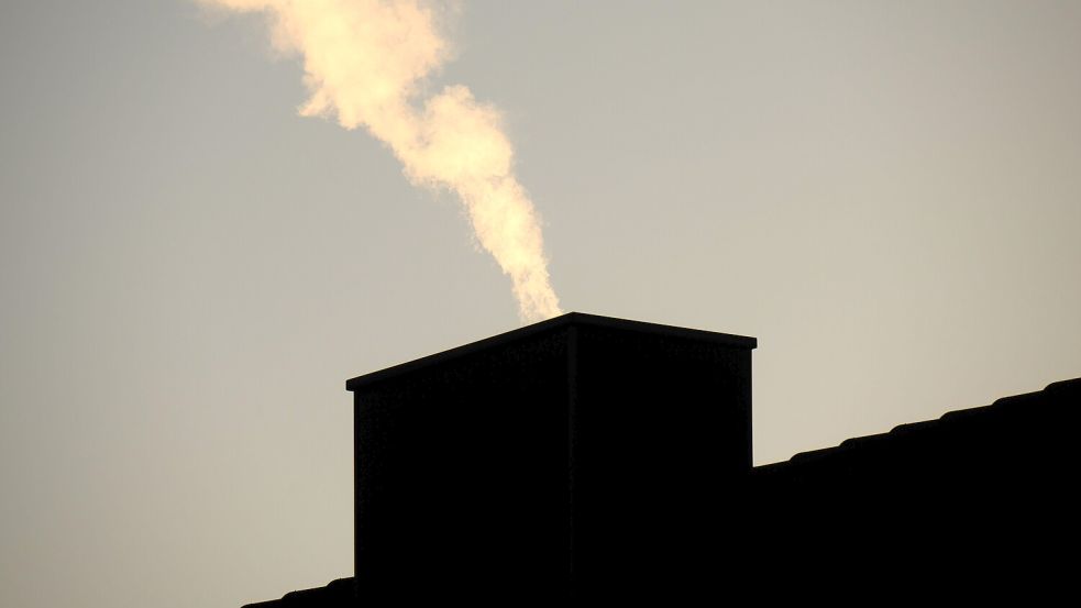 Die Heizung der Häuser verursacht fast zwei Drittel der gesamten Kohlendioxidemissionen in Osnabrück. Die kommunale Wärmeplanung zeigt den Weg zu einer nachhaltigen, klimaschonenden Wärmeversorgung. Foto: Julian Stratenschulte/dpa
