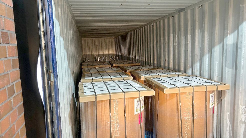 Im Inneren der Papierrollen waren 400 Pakete mit Heroin versteckt, die der Zoll bei einer Röntgenkontrolle im Hamburger Hafen entdeckte. Foto: -/Zollfahndungsamt Hannover/dpa