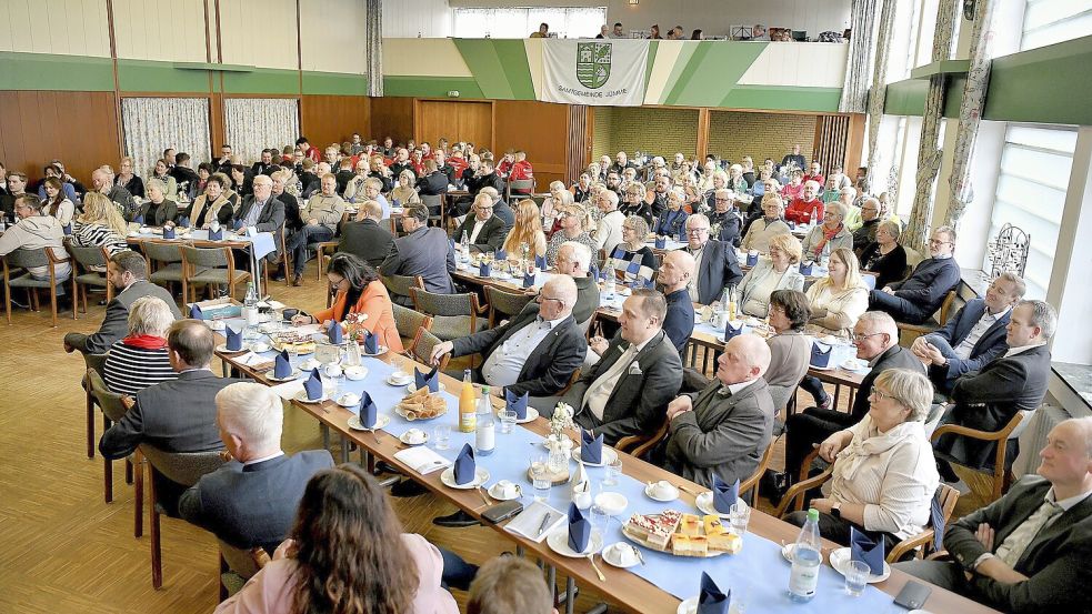 Zahlreiche Gäste waren zum Neujahrsempfang in den Rathaussaal in Filsum gekommen. Foto: Melchert Stromann