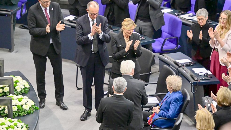 Für Tova Friedmans Rede gab es lang anhaltenden Applaus. Foto: Sebastian Christoph Gollnow/dpa