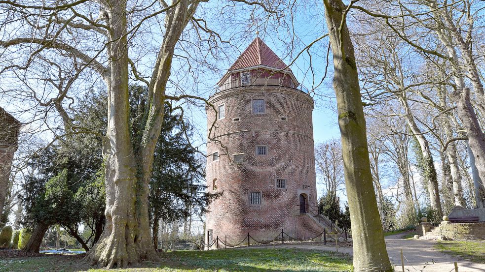 Die Burg Stickhausen wird im Sommer zu einem Techno-Zentrum. Foto: Klaus Ortgies/Archiv
