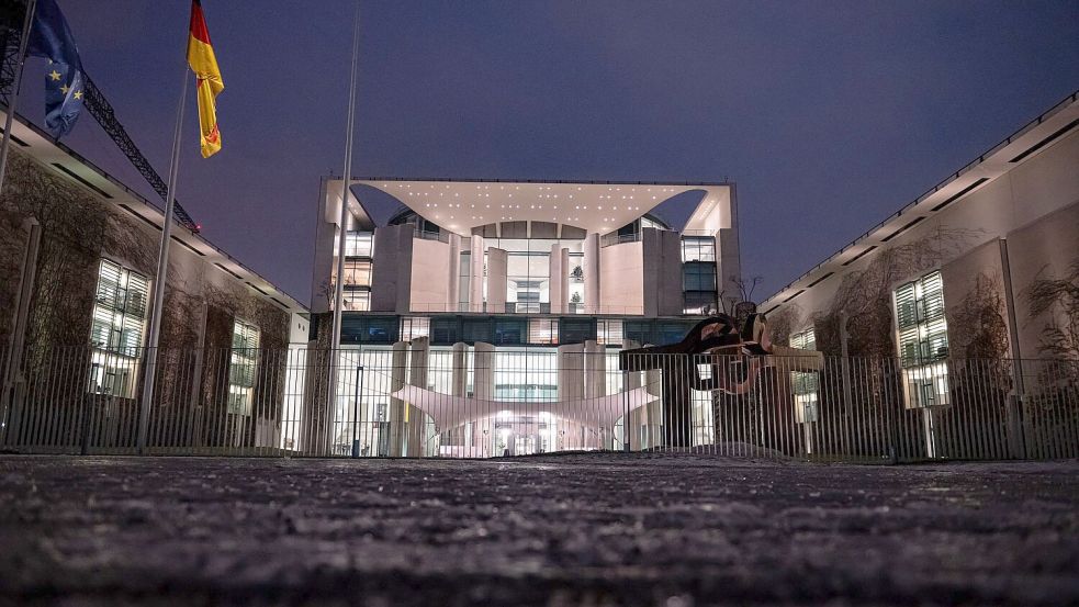Beim abendlichen Treffen im Kanzleramt ging es auch um den Schutz vor Stromausfällen. Foto: Fabian Sommer/dpa