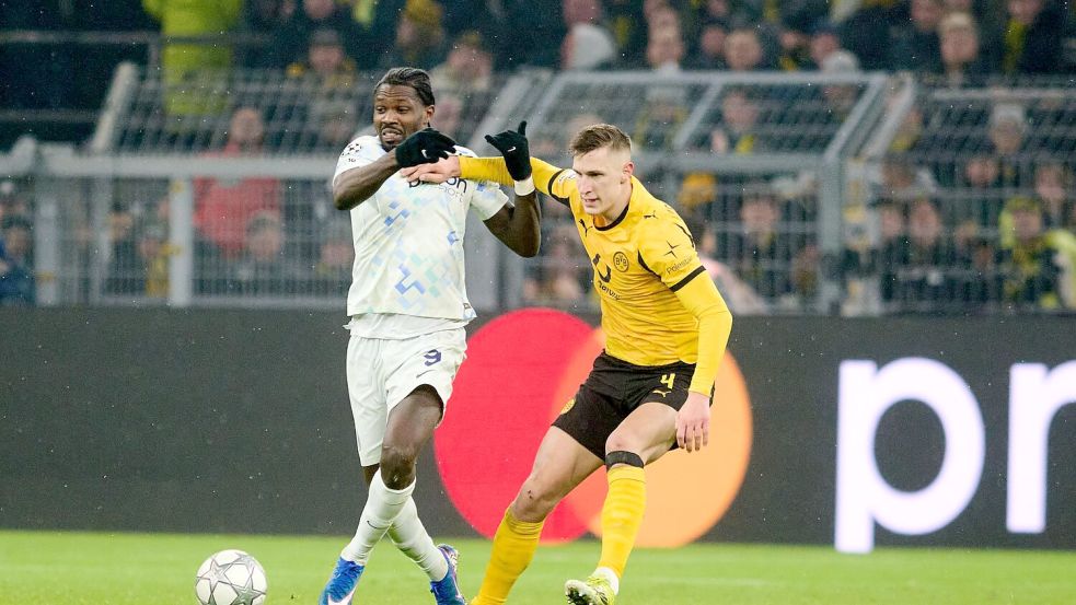 Zweikämpfe prägten das Geschehen. Foto: Bernd Thissen