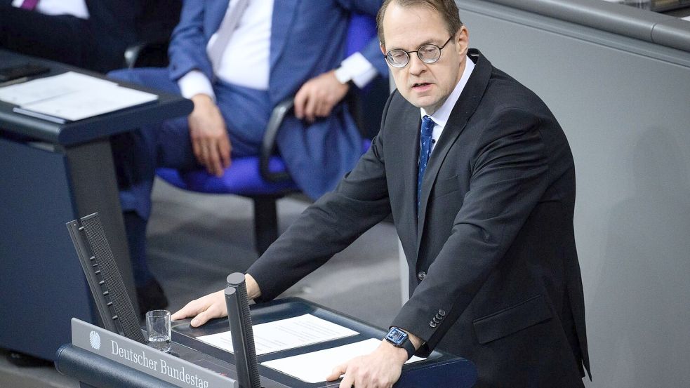 Pellmann wettert gegen Trump. Foto: Bernd von Jutrczenka/dpa