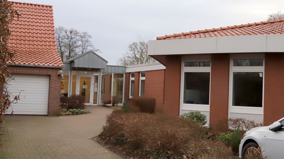 Der Eingangsbereich der Kita St. Georg in Strücklingen. Dort am Kirchweg ist der Neubau einer Kindertagesstätte geplant. Foto: Hans Passmann/Archiv