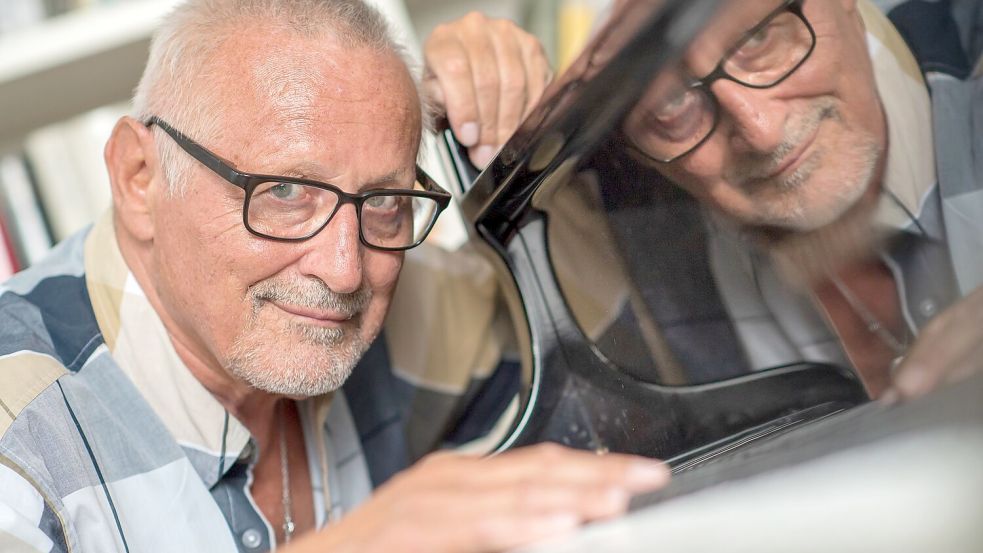 Klavierspielen kann Konstantin Wecker wegen Nervenschäden an der Hand laut eigenem Bekunden nicht mehr. (Archivbild) Foto: Peter Kneffel