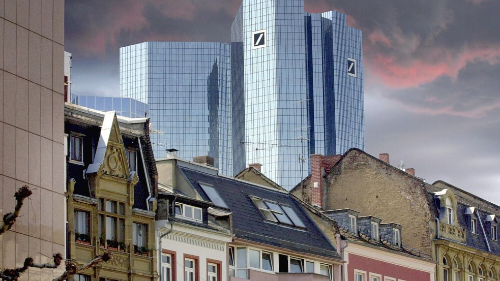 Am Mittwoch begann die Razzia des Bundeskriminalamts bei der Deutschen Bank in Frankfurt. Foto: IMAGO / Sven Simon