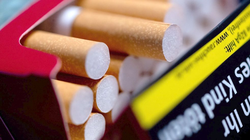 Zwei Euro mehr pro Zigarettenpackung, um die Krankenkassen zu entlasten - so der Vorschlag eines CSU-Politikers. (Symbolbild) Foto: Sven Hoppe