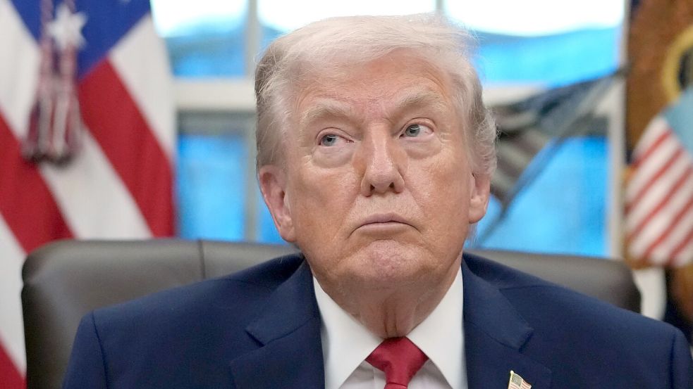 Trump erhöht den Druck auf Kuba - und setzt dafür einmal mehr auf Zölle. Foto: Allison Robbert/AP/dpa