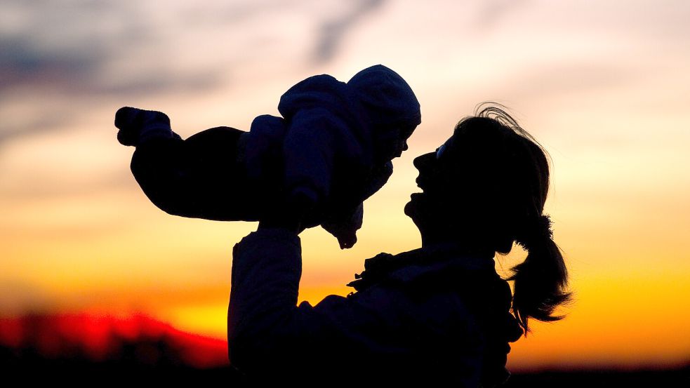Seit 50 Jahren liegt die Zahl der Geburten niedriger als die der Sterbefälle. Im vergangenen Jahr konnte das offenbar nicht durch Zuwanderung ausgeglichen werden. Foto: dpa/Patrick Pleul