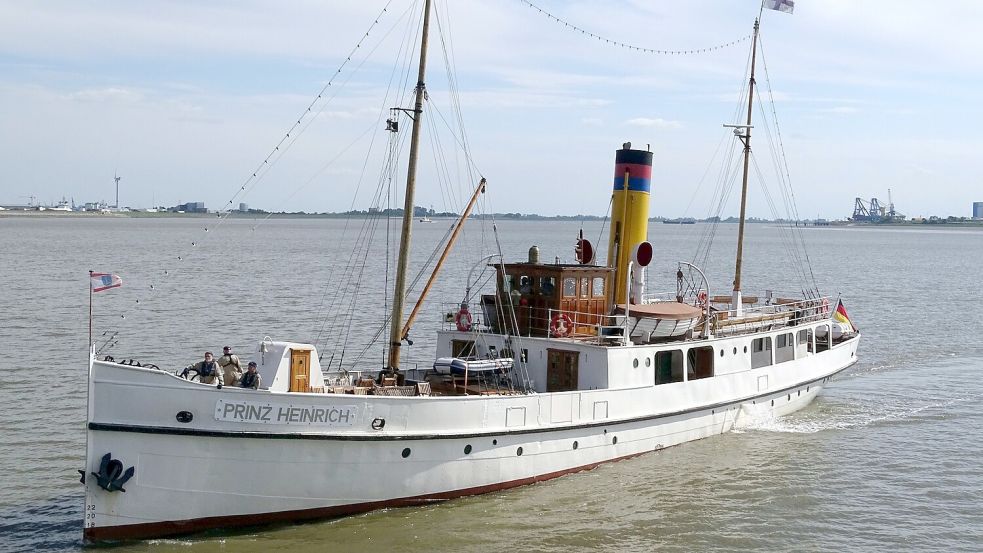 Der 1909 von Jos. L. Meyer in Papenburg an die Borkumer Kleinbahn und Dampfschiffahrt A.-G. gelieferte Salondampfer „Prinz Heinrich“ ist einer der wenigen Dampfer der Nachkriegszeit, die – nach Restaurierung – noch existieren. Fotograf/Bildrechte/Bildangabe: Ralf Witthohn