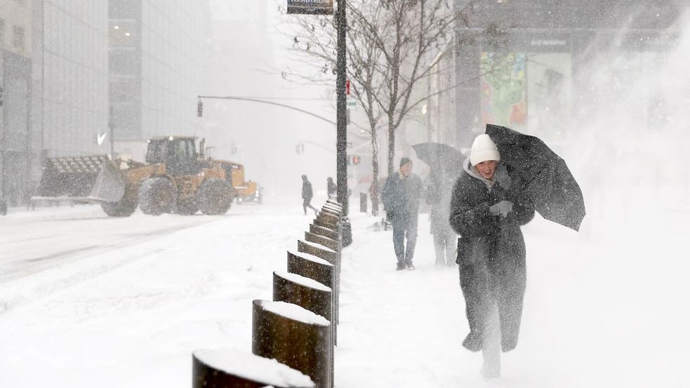Bei extremer Kälte und starken Schneefällen waren zuletzt nach Medienberichten mindestens 85 Menschen in mehreren US-Bundesstaaten ums Leben gekommen. (Archivbild) Foto: Heather Khalifa/FR172147 AP/AP/d
