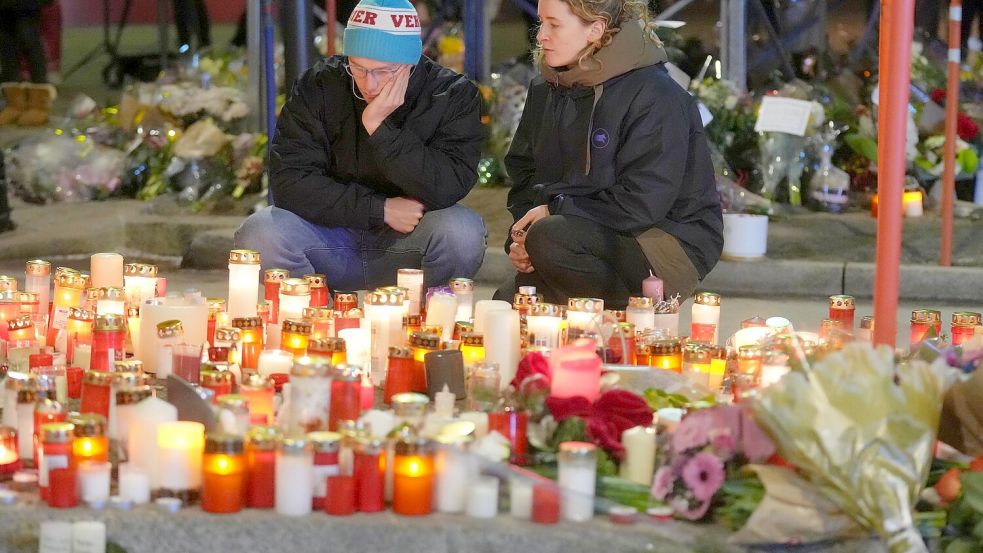 Einen Monat nach dem Inferno in Crans-Montana ist ein 18-Jähriger im Krankenhaus gestorben Foto: Antonio Calanni/AP/dpa
