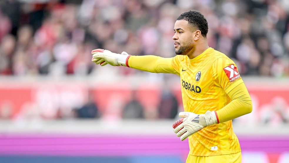 Starker Rückhalt: Freiburgs Torwart Noah Atubolu. Foto: Harry Langer