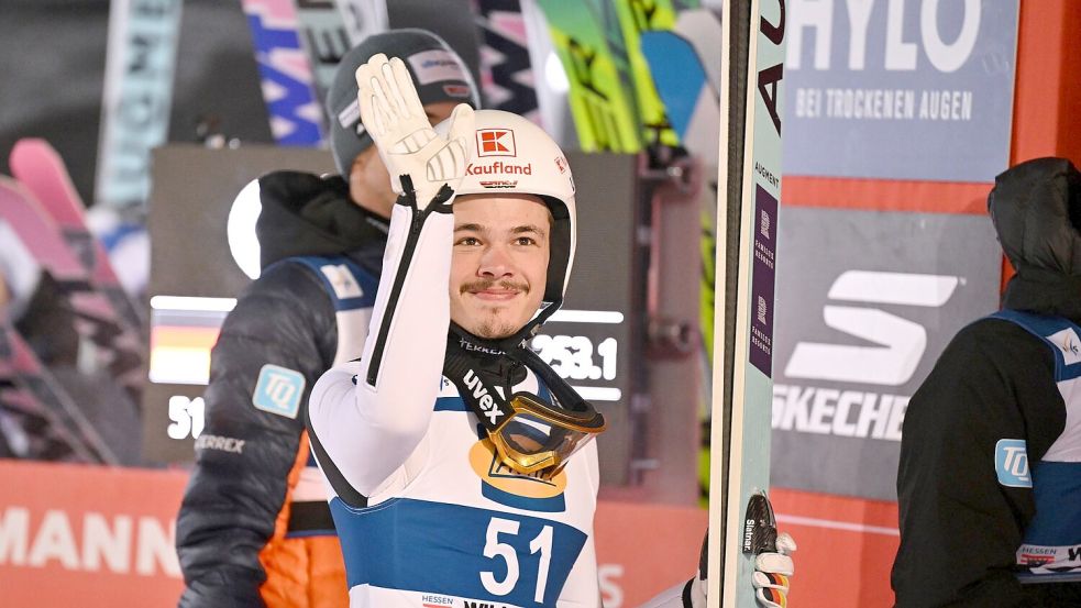 Philipp Raimund freut sich über Platz drei. Foto: Swen Pförtner/dpa