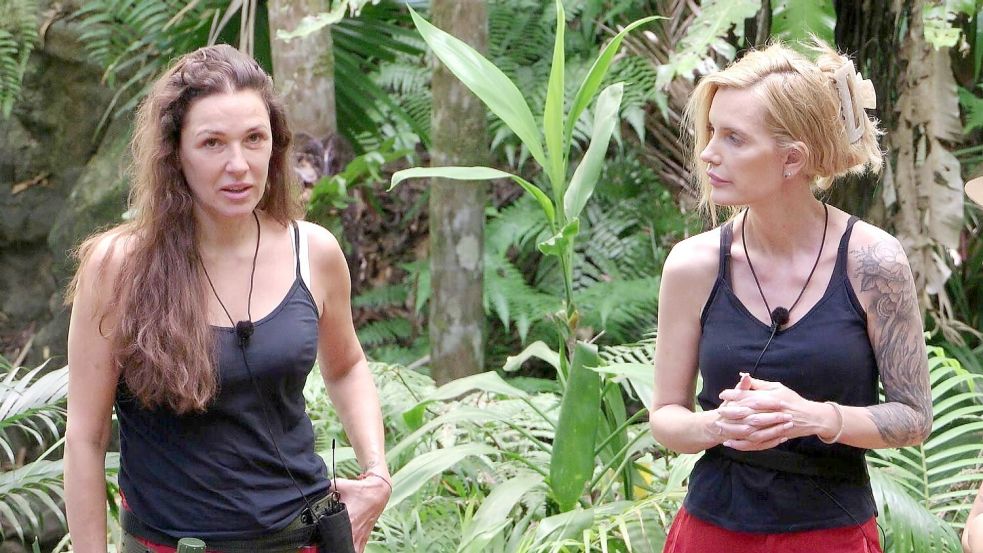 Die Dschungelfreundinnen Simone Ballack und Mirja du Mont werden getrennt. Foto: RTL/dpa