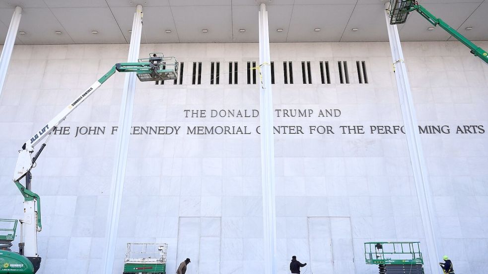 Die Kultureinrichtung soll nach dem Willen des US-Präsidenten für einen Umbau rund zwei Jahre geschlossen werden. (Archivbild) Foto: Jacquelyn Martin/AP/dpa