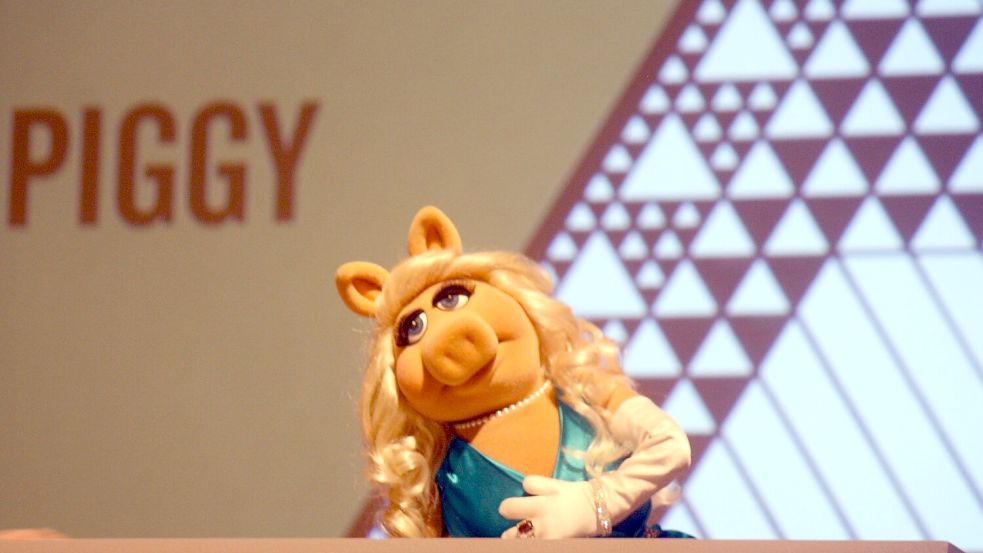 Zu den Streaming-Highlights im Februar gehört auch Miss Piggy, die natürlich beim Disney+-Special zum 50. Geburtstag der „Muppet Show“ dabei ist. (Archivbild) Foto: picture alliance / dpa