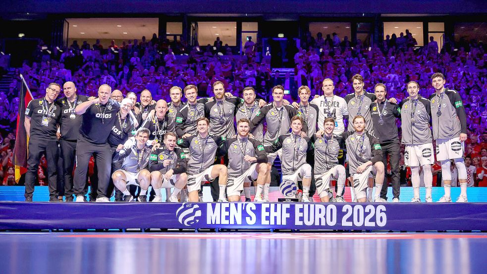 Gruppenbild bei der Siegerehrung. Foto: IMAGO/Maximilian Koch
