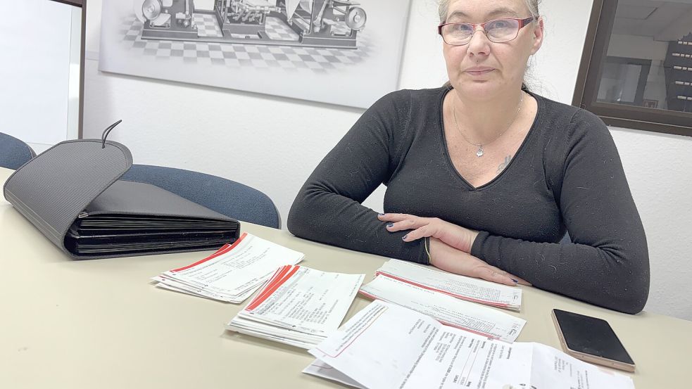 Elvera Erkamp dokumentierte das monatelange Gerangel um falsche EWE-Abbuchungen. Foto: Marion Janßen