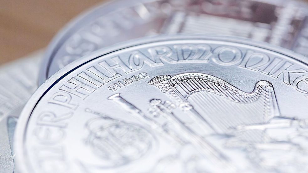 Der Preis für Silber fiel noch deutlich als der für Gold. (Archivbild) Foto: Fernando Gutierrez-Juarez/dpa