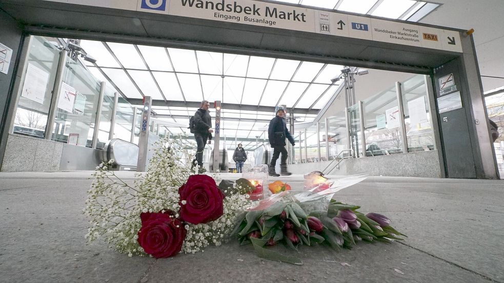 Am Donnerstagabend hatte ein Mann am Bahnsteig nach einer Frau gegriffen und sich mit ihr vor den Zug gestürzt. Foto: IMAGO/BREUEL-BILD