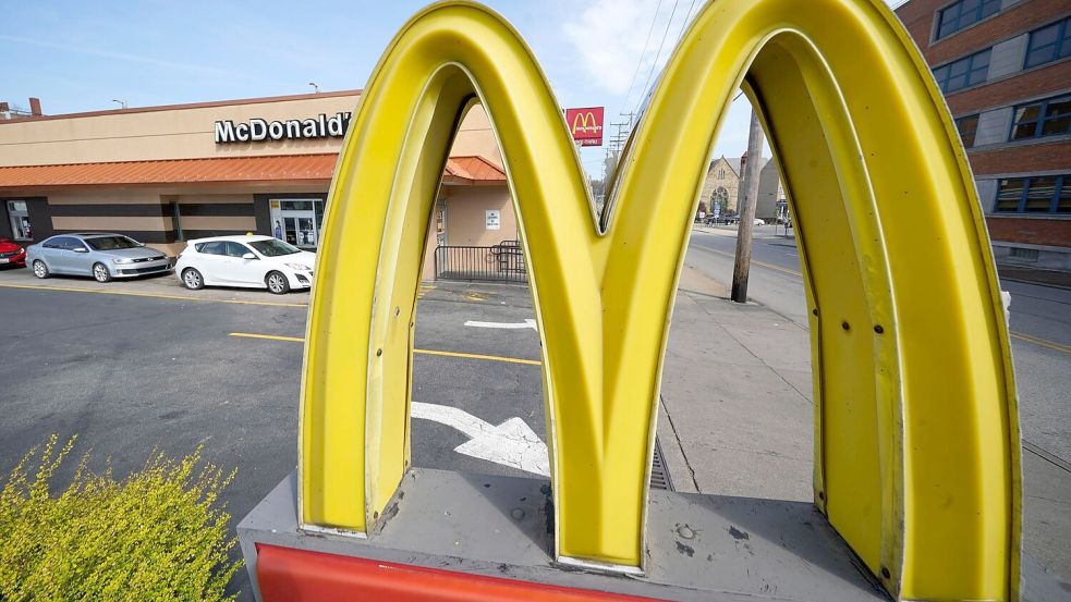 Bei McDonald’s in den USA soll Kaviar zu Nuggets verschenkt werden - aber nur für wenige. (Archivbild) Foto: Gene J. Puskar/AP