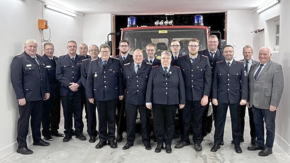 Zahlreiche Mitglieder der Rhauder Feuerwehr wurden während der jüngsten Jahreshauptversammlung geehrt. Foto: Feuerwehr Rhaude