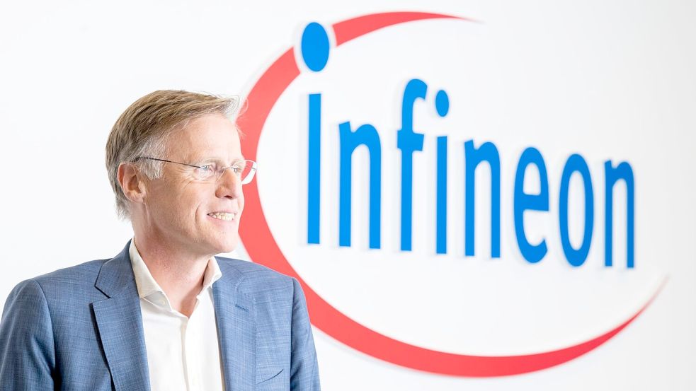 Infineon-Chef Jochen Hanebeck bekommt rund 230 neue Mitarbeiter. Foto: Peter Kneffel/dpa