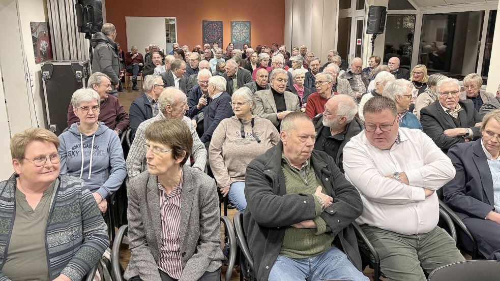 Der Besuch des Ministers stieß nicht nur bei den Vereinsmitgliedern auf reges Interesse. Foto: Oliver Bär
