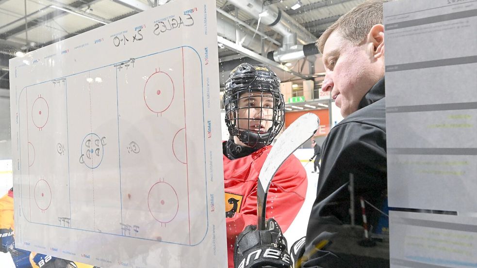 Laura Kluge bereitet sich im Training auf das Auftaktspiel gegen Schweden vor. Foto: Peter Kneffel