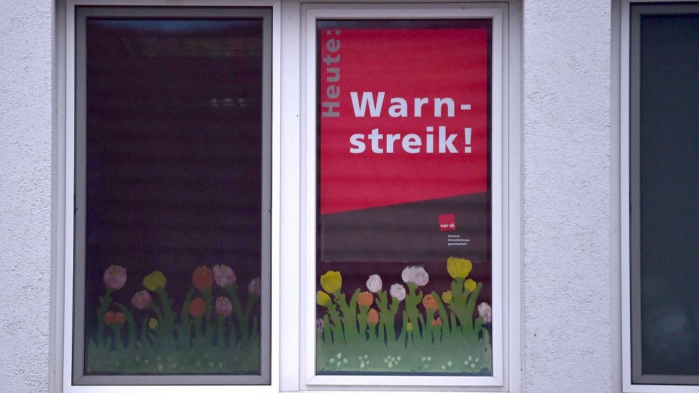 Die Kita hat zu, andernorts fährt der ÖPNV nicht - und das bei hartem Winterwetter. Foto: Caroline Seidel/dpa