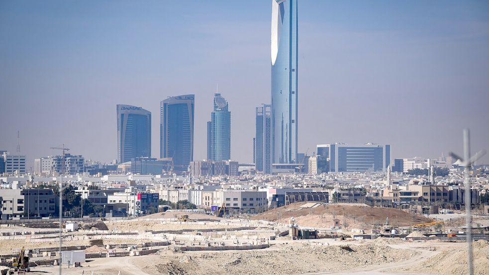 Kanzler Merz sieht gute Investitionschancen für deutsche Unternehmen am Golf. (Archivfoto) Foto: Bernd von Jutrczenka/dpa
