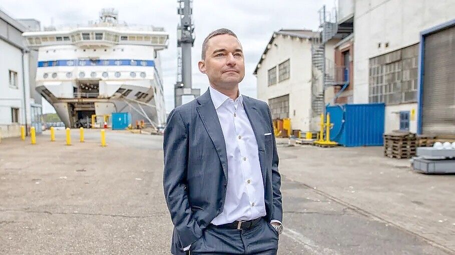 Lars Windhorst bei einem Besuch bei seiner Flensburger Werft im Jahr 2020. Foto: Marcus Dewanger