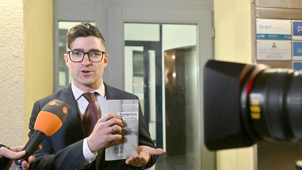 Bereitet der AfD schon länger Probleme: der österreichische "Remigrations“-Aktivist Martin Sellner. Foto: Martin Schutt/dpa