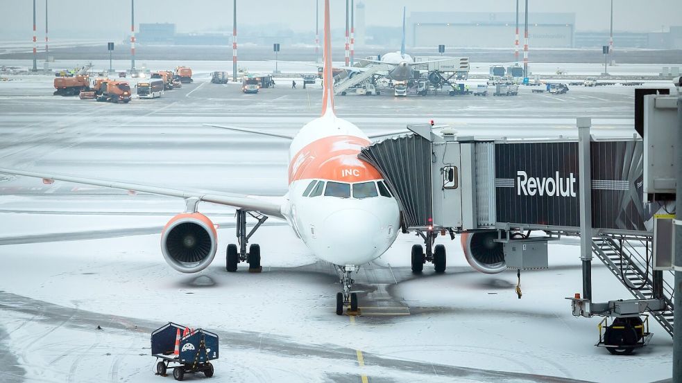 Am Flughafen BER starten und landen aktuell vorerst keine Maschinen mehr. Foto: Christoph Soeder/dpa
