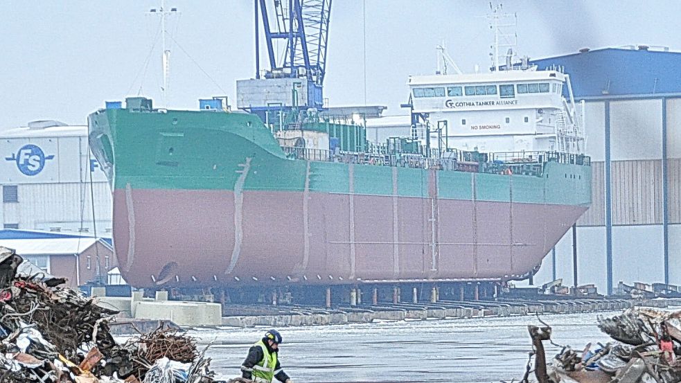 Die finalen Arbeiten am neuen Tanker laufen auf der Ferus-Smit-Werft. Foto: Bodo Wolters