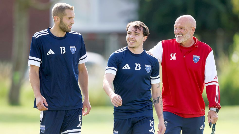 Michel Eickschläger (Mitte) wechselte zum TuS Bersenbrück zurück. Foto: Doden/Emden