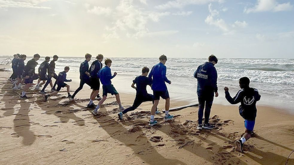 Einige Einheiten absolvierten die Mannschaften auch am Strand. Foto: van Hove