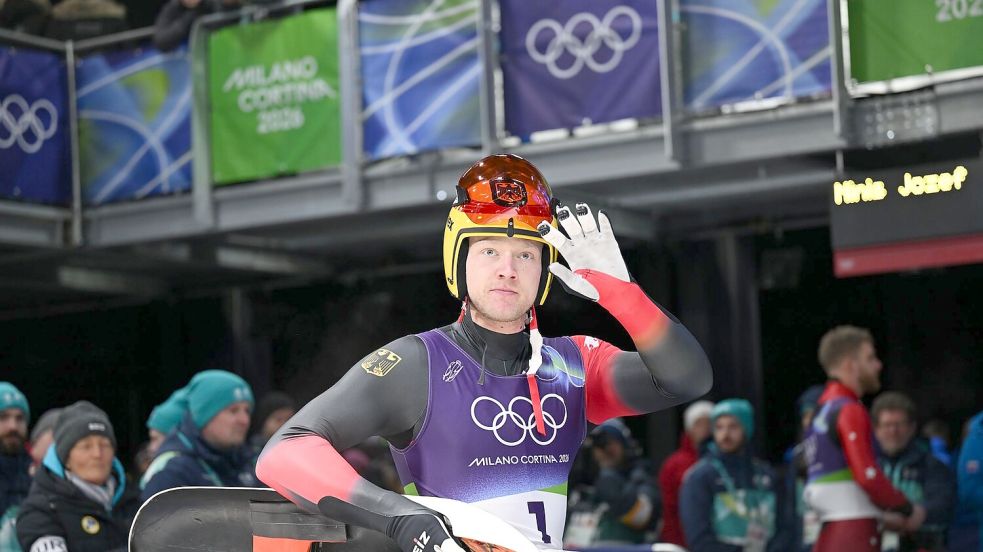 Max Langenhan liegt zur Halbzeit der Rodelrennen af Goldkurs - und das trotz einem steifen Hals. Foto: Robert Michael