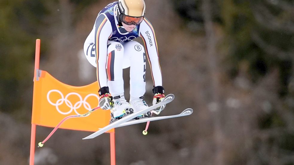 Emma Aicher rast bei der Olympia-Abfahrt zu Silber. Foto: Robert F. Bukaty/AP/dpa