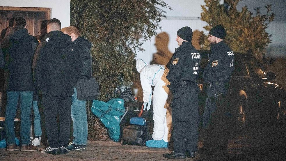 Anwohner hatten am Samstag die Polizei gerufen, weil sie Hilfeschreie gehört hatten. Foto: Sebastian Pieknik/NEWS5/dpa