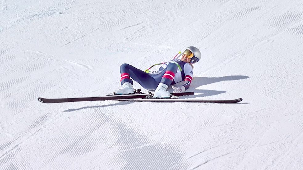 Nach ihrem Sturz blieb Vonn zunächst liegen und schrie vor Schmerzen. Foto: Uncredited/Olympic Broadcasting