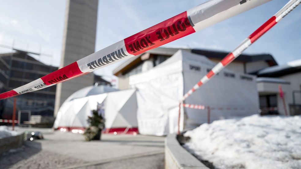 Soll schnell wieder aufgebaut werden: Die Gedenkstätte in Crans-Montana. Foto: Alessandro Della Valle