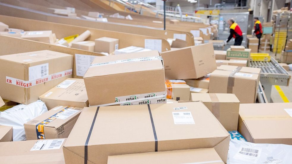 Die Beschuldigten wollten laut Bundesanwaltschaft Pakete mit Brandsätzen verschicken. (Symbolbild) Foto: Rolf Vennenbernd