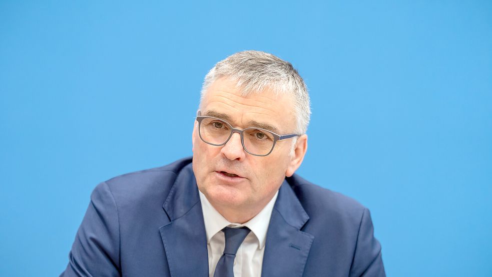 Regierungssprecher Stefan Kornelius reagiert auf die neuesten Epstein-Enthüllungen. Foto: dpa/Michael Kappeler