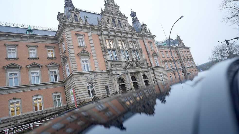 Der Prozess gegen die mutmaßlichen Mitglieder einer rechtsextremistischen Terrorzelle soll im Hamburger Strafjustizgebäude stattfinden. (Archivbild) Foto: Marcus Brandt/dpa